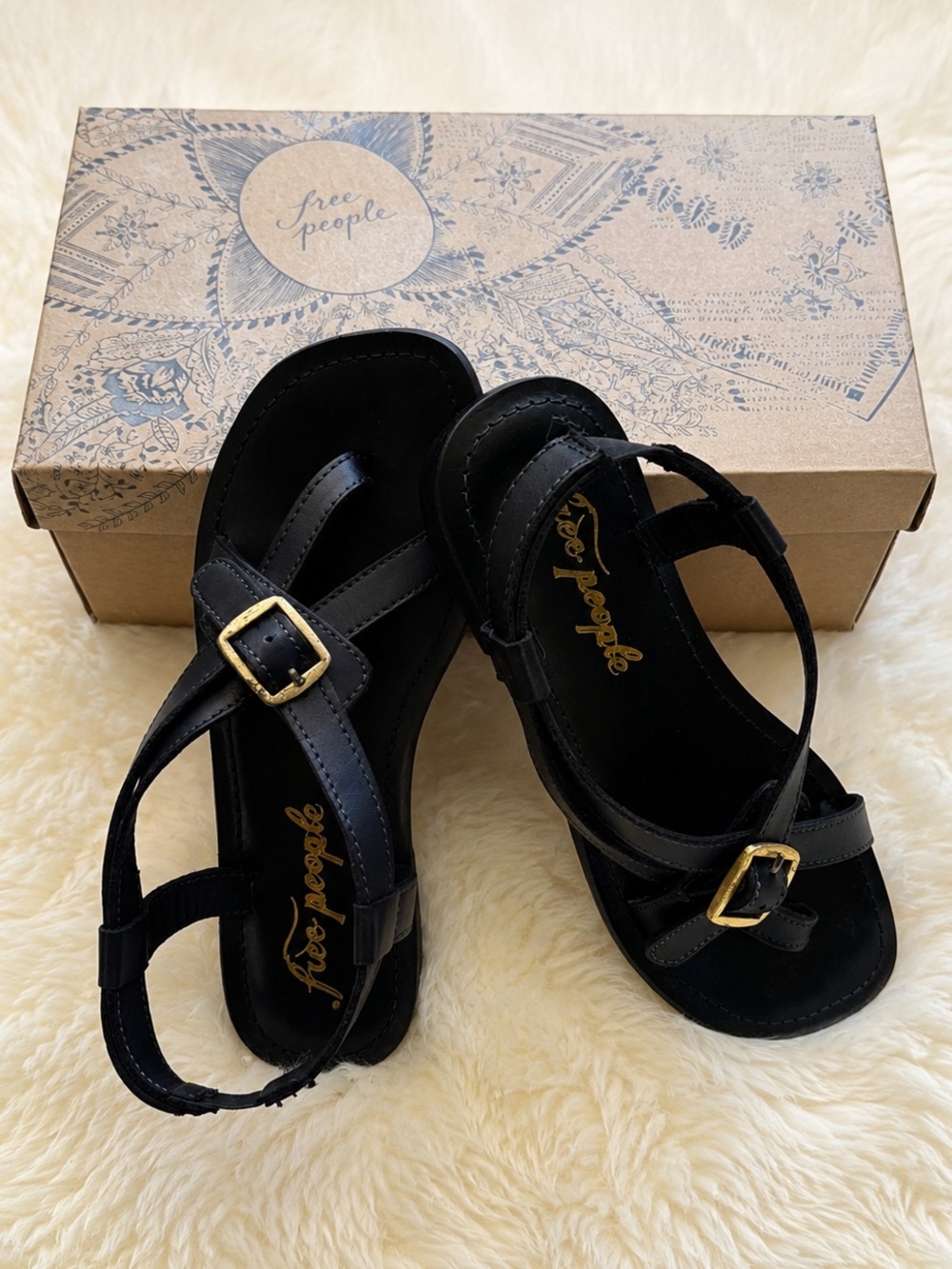 🆕 NWT + Box Free People - La Risa Flat Sandal in Black 🩴